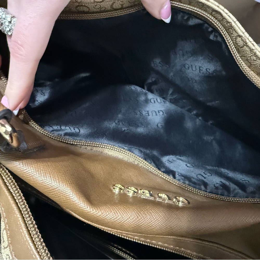 Guess Large Weekender Travel Duffel Bag - Picture 4 of 8